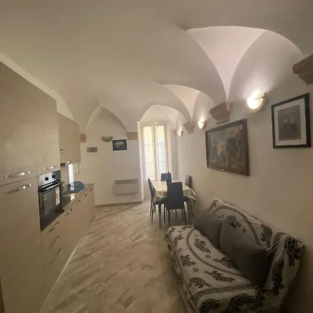 20 Rue Longue * Mentona